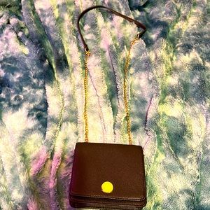 I’m selling Kendal and Kylie purse It’s black and it’s in great condition